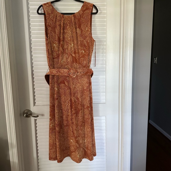 London Times Dresses & Skirts - NWOT London Times Sleeveless Midi Dress